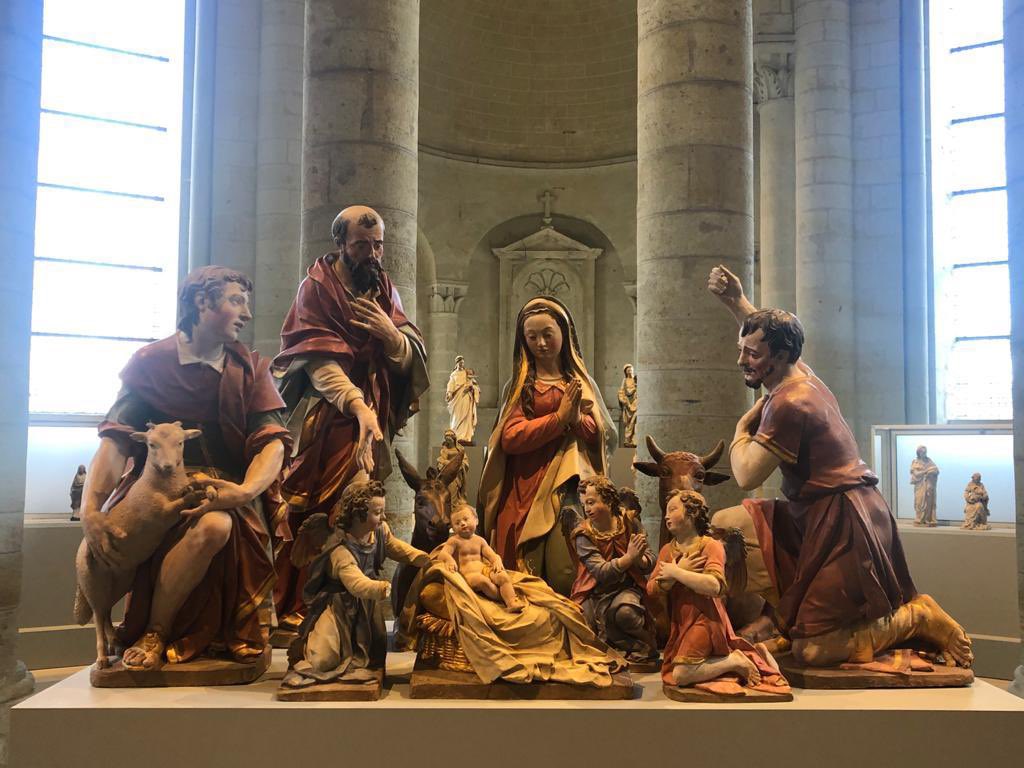 Je vous souhaite à tous un très joyeux Noël. Ayons une pensée particulière pour les chrétiens qui vivront cette nuit de Noël dans la crainte des persécutions. (Creche du XVIIe exposée à l’Abbaye royale de Fontevraud)