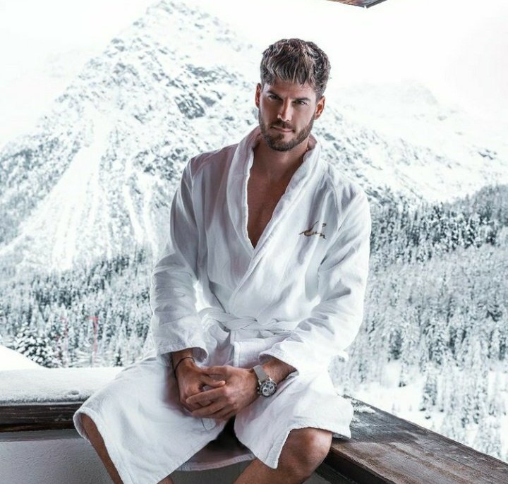 I'll pack my bags, get on the road
find someone that loves you, better than I do, cause you remind me every day I'm not enough, but I still stay