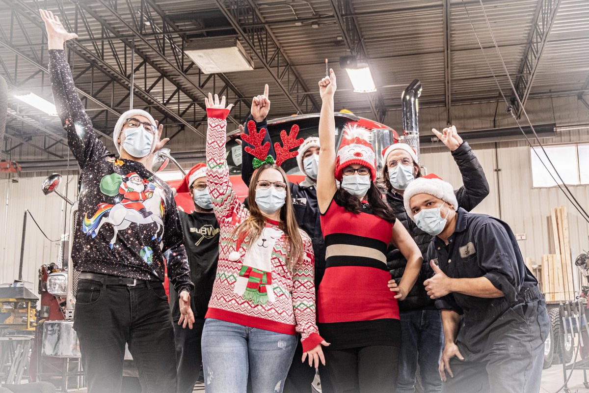 Our dear elves wish you happy holidays!
We remind you that we remain open but in reduced operations on Dec 28,29, and 30.
See you next year!

#simardsuspensions #customsuspensions #steeringsystems #twinsteer