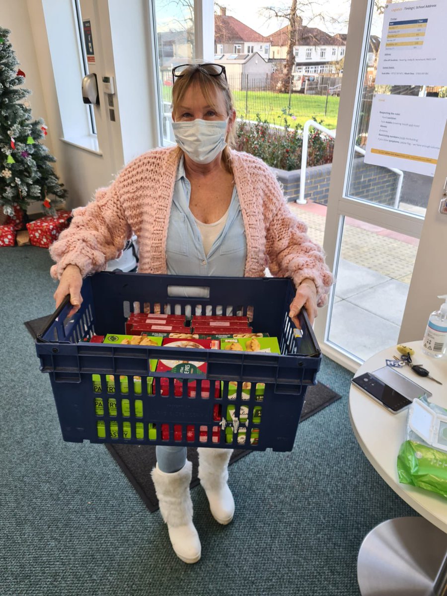 200 meals delivered to the community on Christmas Eve as well as 100s of presents donated to families and our local hospital kids ward 💙 We can only hope that we’ve Christmas a little easier for the families 🙏🏽 #ENDCHILDFOODPOVERTY <a href="/MarcusRashford/">Marcus Rashford</a>