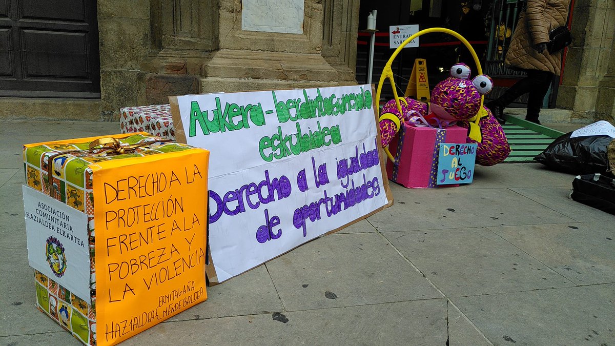 ermitaldea's tweet photo. Ez dute lan #komunitarioa suntsitzea lortuko.
No conseguirán destruir el trabajo #comunitario. https://t.co/zxE9IB4WY5