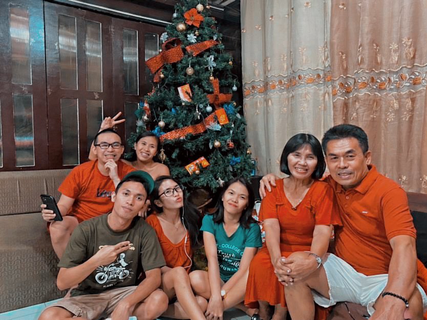 Inspiredwithyou's tweet photo. Merry Christmas from my family to yours! :)) https://t.co/pTc68KuZN0
