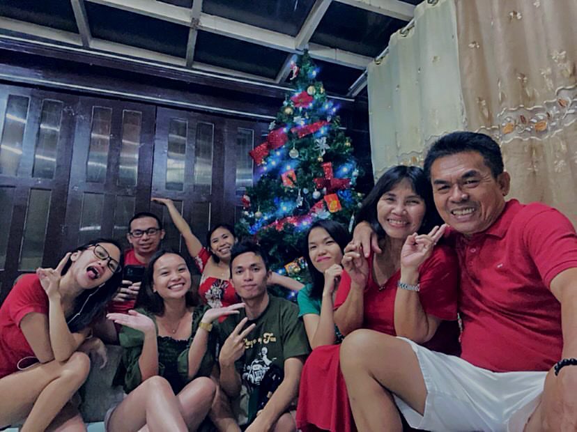 Inspiredwithyou's tweet photo. Merry Christmas from my family to yours! :)) https://t.co/pTc68KuZN0