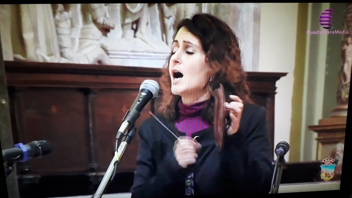 PCasGuada's tweet photo. Grande Vanesa Muela 🏆 con el concierto de música popular  castellana desde la Iglesia del Fuerte de San Francisco. 
Una referente en la difusión y la enseñanza de instrumentos y cantares de Castilla. Una sabiduría que deberiamos preservar y promocionar más. Gracias, pinariega 👏 https://t.co/LnAH0oJNug