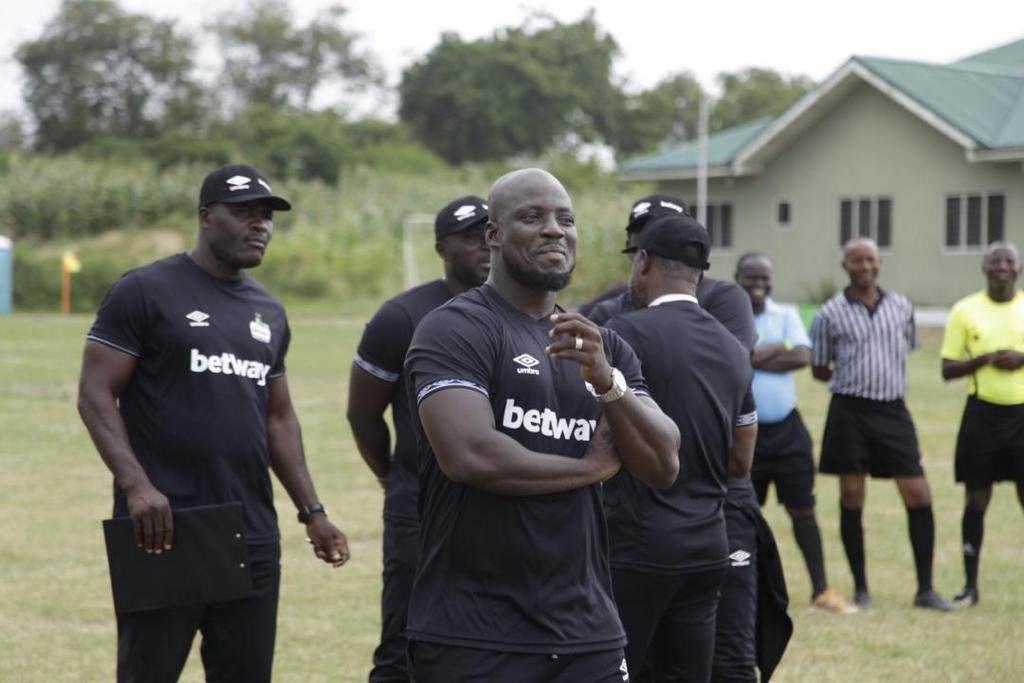 Birthday Mood Activated  Happy Birthday to El Tornado Stephen Appiah Cheers to greatness 