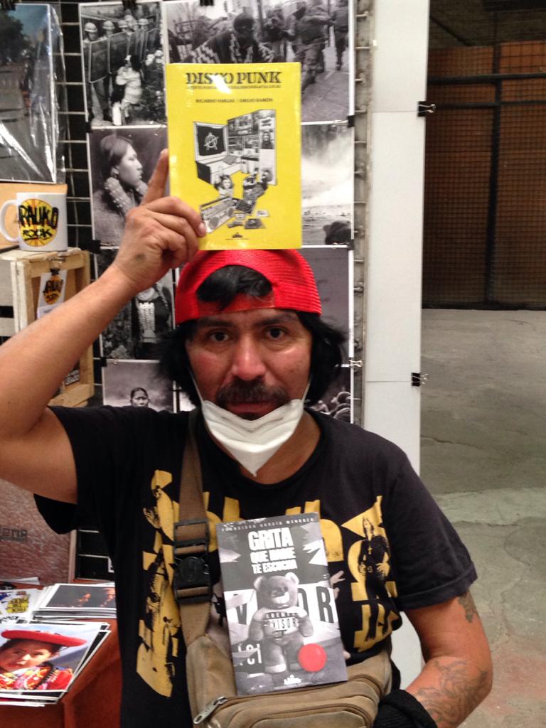 stgoandereditor's tweet photo. Nuestros libros #DiscoPunk de Emilio Ramón y Ricardo Vargas y #GritaQueNadieTeEscucha de @fran_gmdz ya están en #MapurbeSTORE del gran poeta y amigo #DavidAniñir.
MAPURBE STORE: Víctor Manuel 2250. Galpón 1, sector 8, local 812, Santiago. Persa Bío Bío. Metro Estación Bío Bío. https://t.co/1g4xryEiyk
