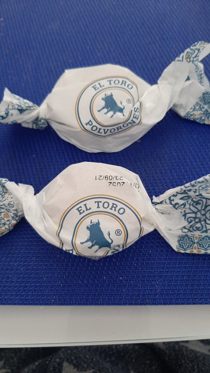 CEspinel11's tweet photo. Estos polvorones son los mejores del mundo, siempre fueron los del  " toro de la vega".
El chantaje de los analfabetos hizo cambiar el nombre comercial y dejarlo en "el toro".

VIVA TORDESILLAS!!
VIVA EL TORO DE LA VEGA!! https://t.co/hpLKcbg58i