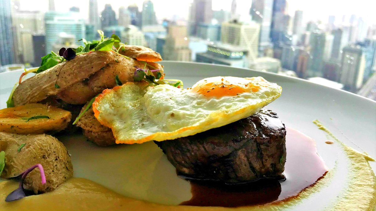 Came for the food, stayed for the view 🏙 🍽

#ChicagoFood #ChiGourmet #ChicagoToDoList #ChicagoFoodMag #ChicagoFoodScene #ChicagoFoodGuide #ViewFromTheTop