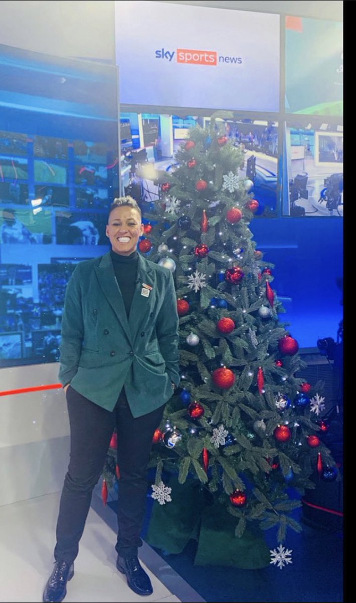 liannesanderson's tweet photo. Merry Christmas Eve everyone ๐
๐พ๐ฒ whatever you are doing, be safe, be Merry and letโs try to enjoy Xmas the best way we can. Those that are feeling it this Xmas sending big hugs and so much โค๏ธ love. Things will get better. Much love #Merryxmas #xmaseve #Treevibes #christmas ๐ท https://t.co/BkPSYZFxP4