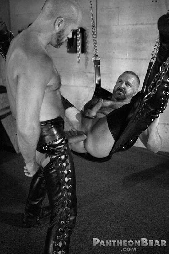leather_mx tweet picture