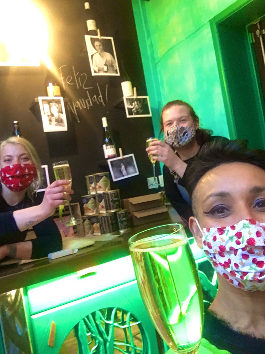 ultracomida's tweet photo. COVID Christmas done ✅ See you on the 28th 🎄🕺💃🍷🥳 thanks to all our amazing suppliers and super fabulous customers 🙏🏼
#ultracomida #valtea #feetup #spaininwales #NadoligLlawen #FelizNavidad #cava #winesofspain https://t.co/Nc8YvaYCdo