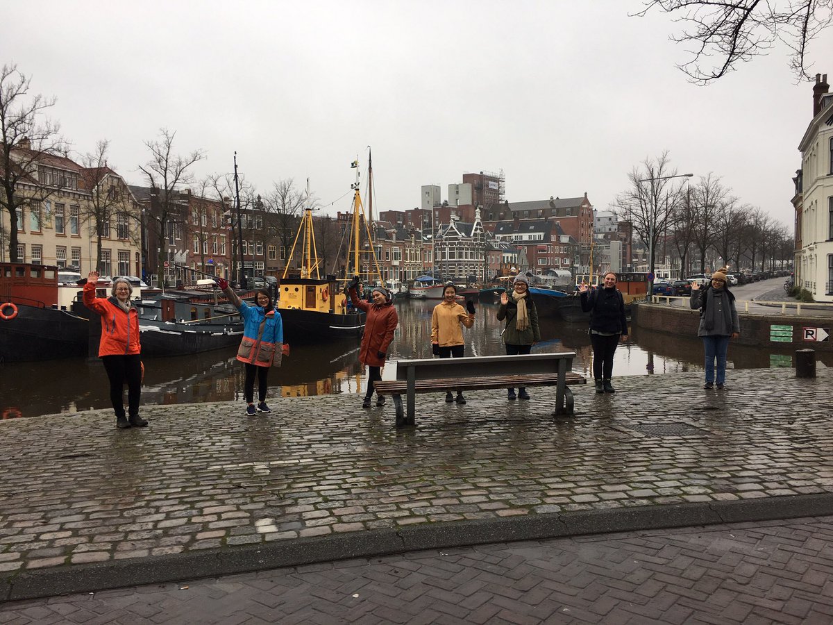 Onze internationale studenten kunnen door de lockdown deze kerst niet bij hun familie zijn. Om dit gemis een beetje goed te maken is een programma voor ze opgezet, met o.a onder dauwtrappen met <a href="/AlexWFriedrich1/">Alex W. Friedrich</a> en een digitaal Oud &amp; Nieuw met de decaan: umcg.nl/w/nieuws/promi…