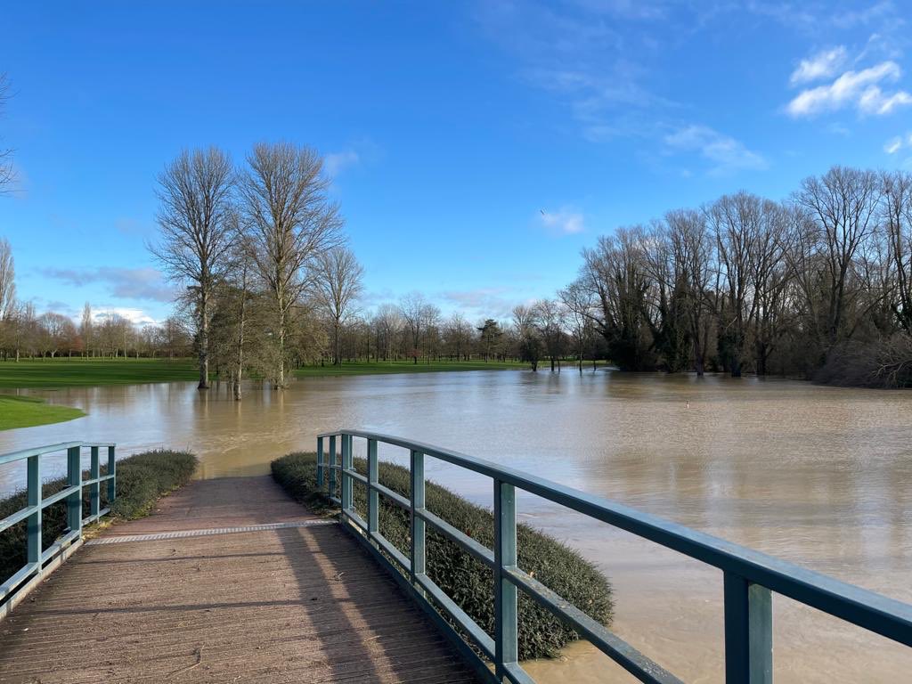 bowercolin's tweet photo. No golf ๐๐ฟโโ๏ธfor us today โน๏ธ ๐คฆ๐ผโโ๏ธpicture of 2nd fairway and access to the front holes 2-8 #StNeotsGC #Cambridgeshire #flood #bitmoist โฆ@5C0TT01โฉ โฆ@borzelgโฉ https://t.co/9TdcgXwm3B