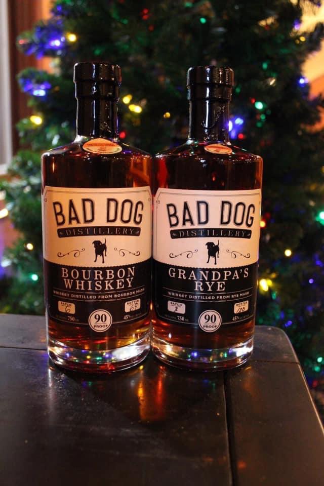 BadDogDistiller's tweet photo. Merry Christmas Eve!! 

We are going to be open from 12pm - 3pm today! Stop on in to pick up a last minute gift or two!

Have a great day everyone. https://t.co/ceov9Nr2PE