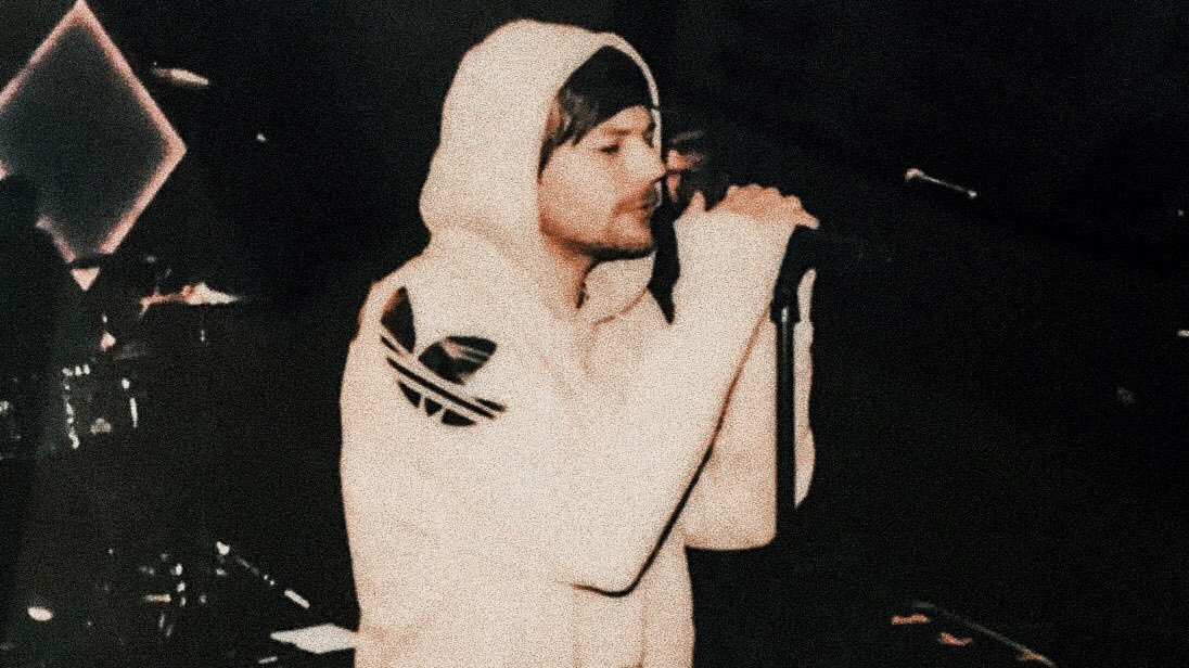 hstyIwt's tweet photo. happy birthday to the person i most admire, my brightest star, my best friend. i love you forever, louis <3 https://t.co/sVb4lav2MP