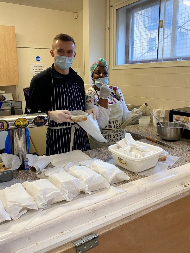 metpoliceuk's tweet photo. Officers from @MPSBrixtonHill  have been busy spreading festive cheer by making meals for their local community!
 
PC Joseph Seddon and team swapped uniforms for aprons to bake their own bread, ladle up soup, and prepare food parcels for local families.
 
Well done team! 👏 https://t.co/rl08Py4ntK
