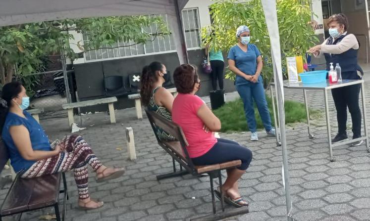 Salud_Guayas's tweet photo. #ActivadosPorLaSalud | Técnicos de Atención Primaria en Salud (TAPS), socializan temas educomunicacionales a usuarios de #Vergeles #Pascuales y #BastiónPopular con el fin de prevenir enfermedades. #PrevenciónEsSalud https://t.co/1wnbw8BFqG