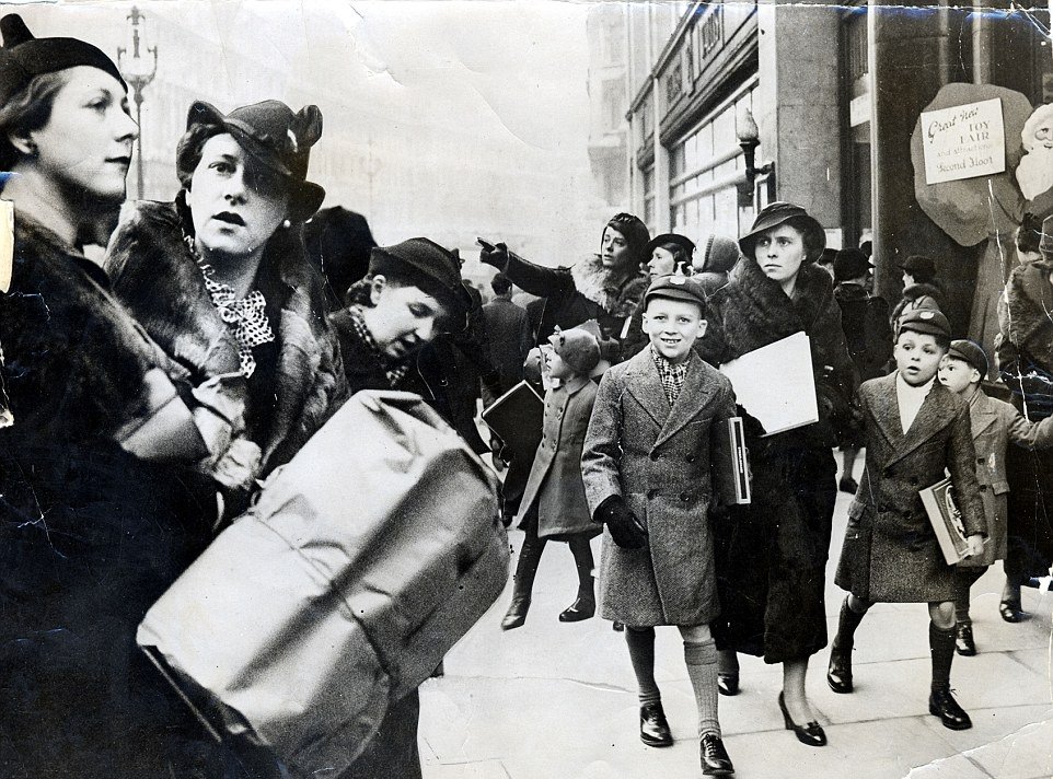 Last-minute Christmas shoppers in London, 1936.