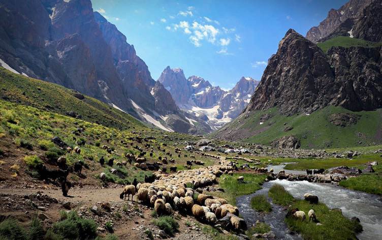 lastly, some current photographs of the hakkari region in turkey where the deKalaita clan comes from