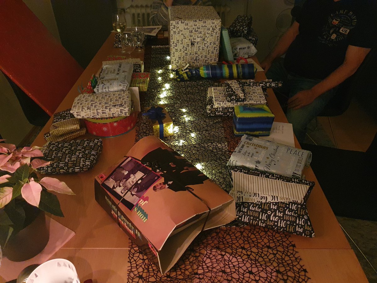 Merry christmas to everyone. Go treat yourselves with some good food. I have the privilege to celebrate with my parents and my grandma with lots of presents. Pogchamp