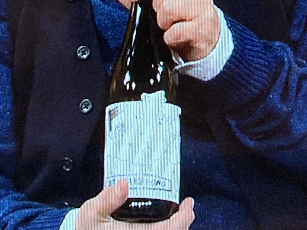 クリスマスイヴ、鶴瓶の家族に乾杯 の富山スペシャル を見ていた(録画)。そしたら鶴瓶さんが自分のイラスト入りの日本酒を受け取っていてビビった。きゃつめ(サンタ)もなかなか粋なクリスマスプレゼントをしてくれるわい。氷見の高澤酒造さんのSTAR AKEBONOという銘柄のお酒です 