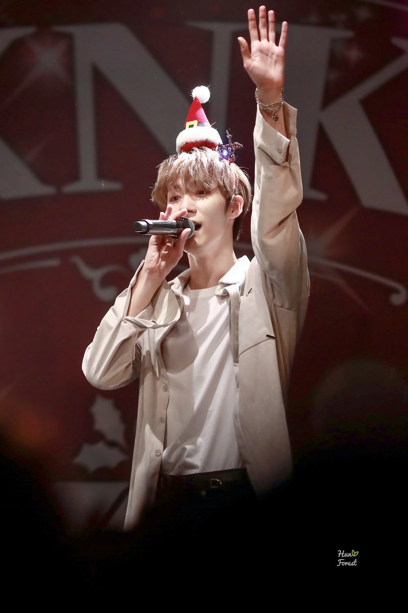 hun_forest's tweet photo. 메리 큰리스마스🎅🏻

191225

#KNK #크나큰 #김지훈 #지훈 #JIHUN #KIMJIHUN #지훈짱짱 https://t.co/qbo4FQsNWR
