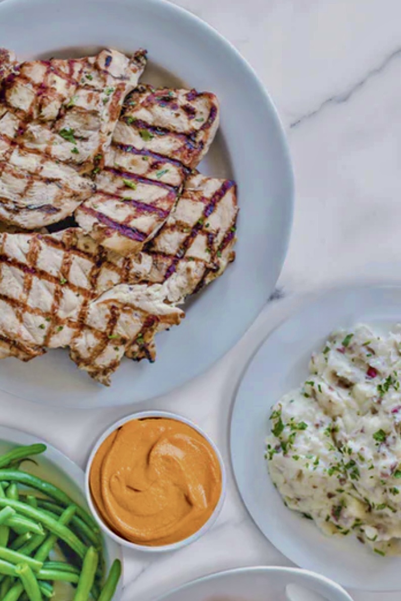 CafeExpress's tweet image. While you're prepping at home, make it easy on yourself by ordering a Family Meal online at cafe-express.com. 
We close at 5pm today and open back up at 10:30am on Saturday. Wishing you all a healthy and happy holiday! 

#happyholidays #familymeal #houstonrestaurants