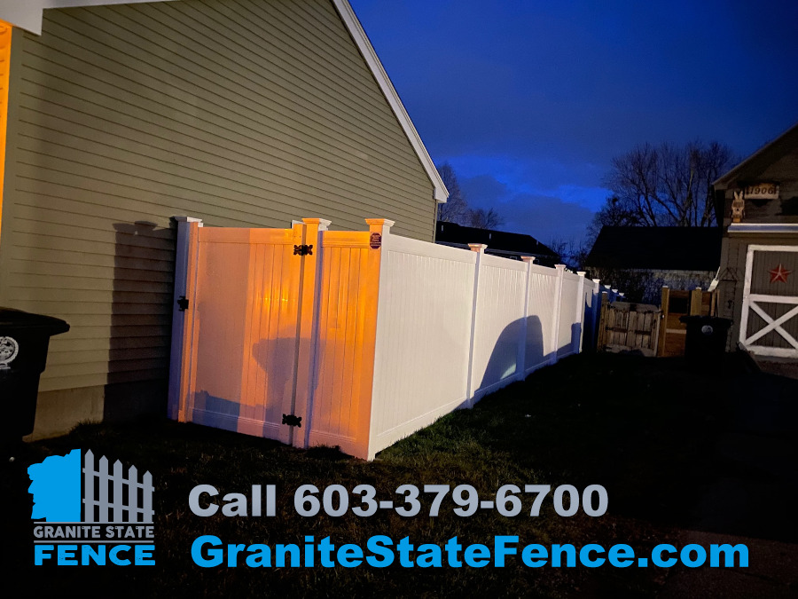 FenceState's tweet image. We finished up a little after dark tonight doing a 6’ white vinyl privacy fence install in Nashua, NH!
 #NashuaNH #vinylfencing #privacyfencing granitestatefence.com/vinyl-privacy-…