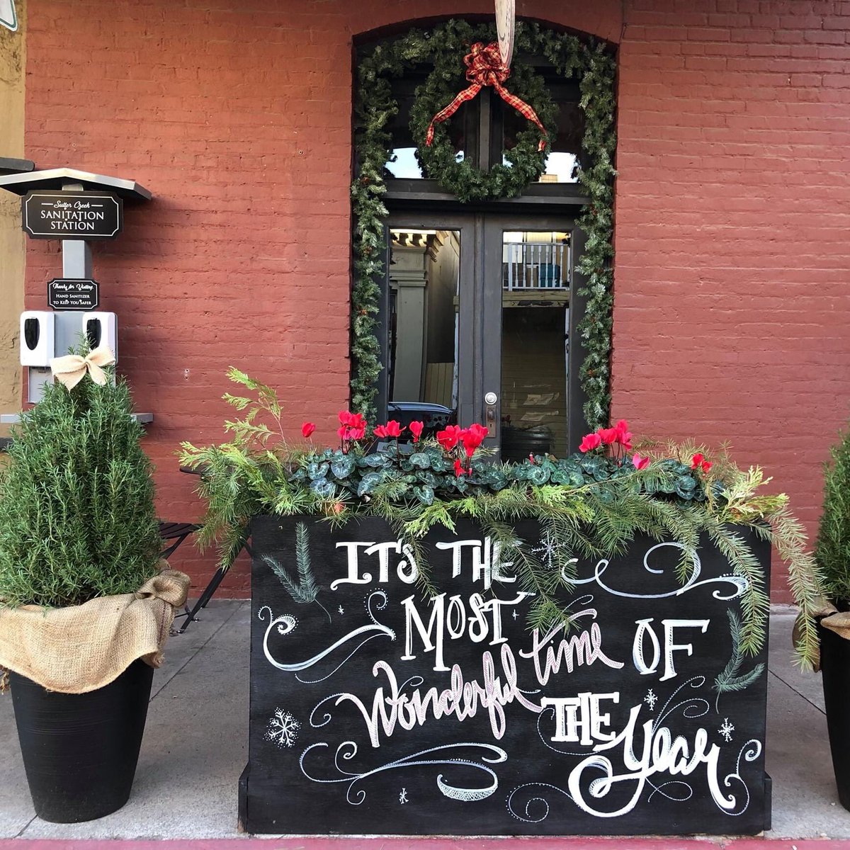 Happy Holidays from Wine on 49! We hope your glasses are full of delicious wine this holiday season🍷🎄