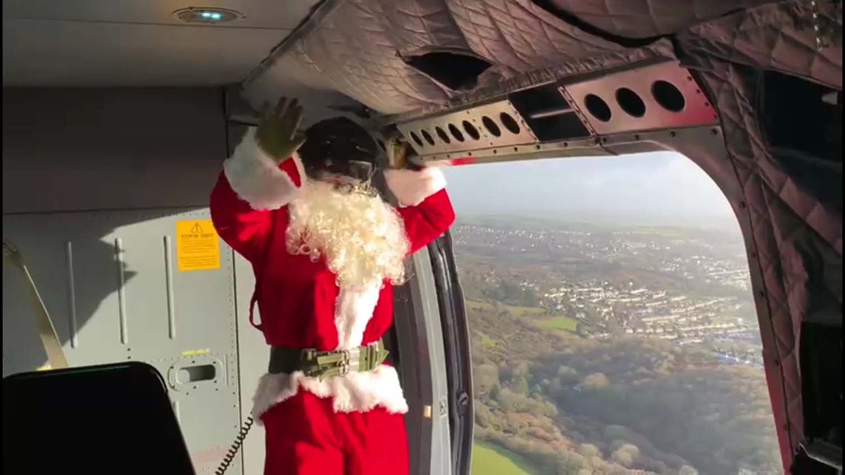 RoyalNavy's tweet photo. ๐
A #RoyalNavy Santa has visited the children at Royal Cornwall Hospital. @RNASCuldrose @820NAS assisted Santa by flying him in their #MerlinMk2 helicopter and raised ยฃ1,000 towards festive presents which were handed over to the childrenโs ward.
Visit: https://t.co/lkGg9rhgY5 https://t.co/pyszQp7rSV