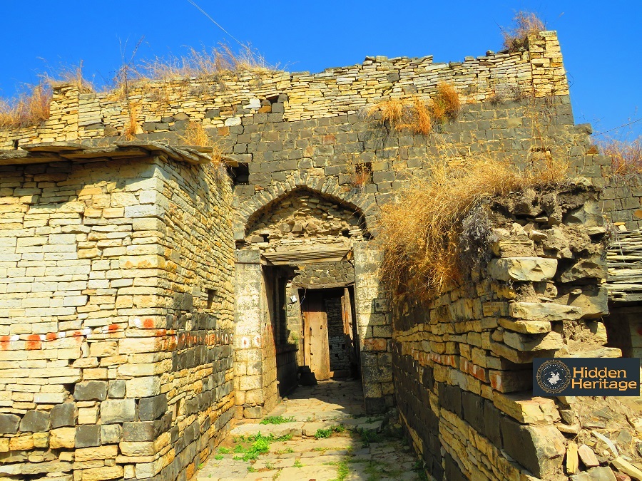 Maruturu,  #Kalaburagi, also has a fortified structure. Interesting place, unfortunately an ascetic who lives within was away when I visited. Perhaps he could have shared some stories. Place reminded me of a Maratha structure.  #Karnatakatrail