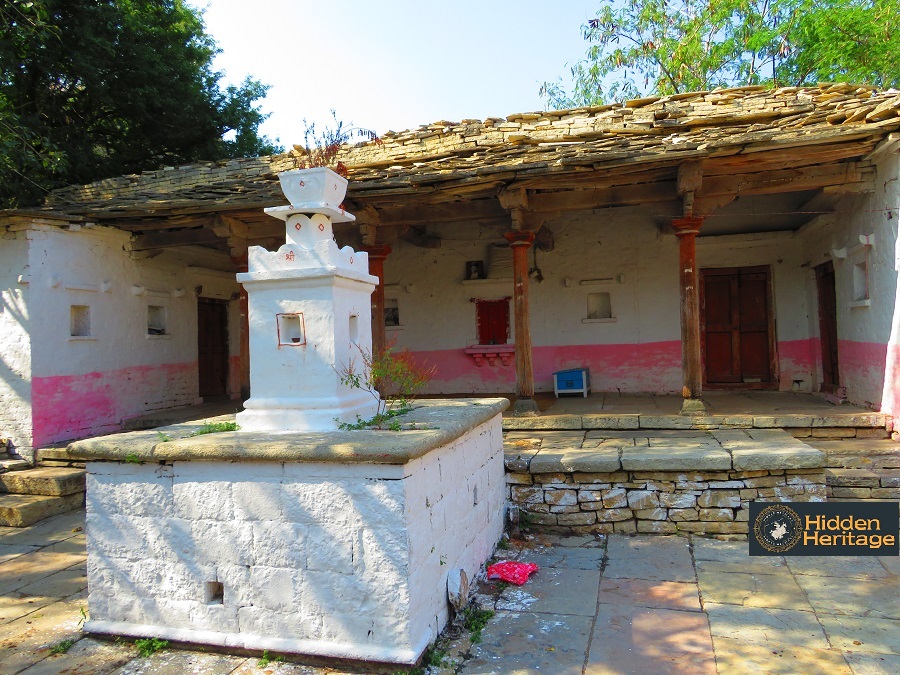 Maruturu,  #Kalaburagi, also has a fortified structure. Interesting place, unfortunately an ascetic who lives within was away when I visited. Perhaps he could have shared some stories. Place reminded me of a Maratha structure.  #Karnatakatrail
