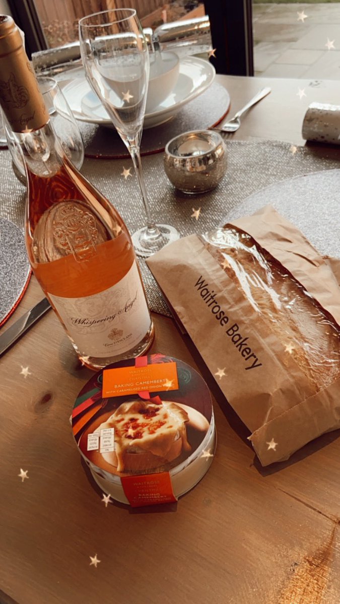 NicoleAmyB's tweet photo. Christmas Eve done the right way!! 🍷🧀 https://t.co/ryiQGhXOLm