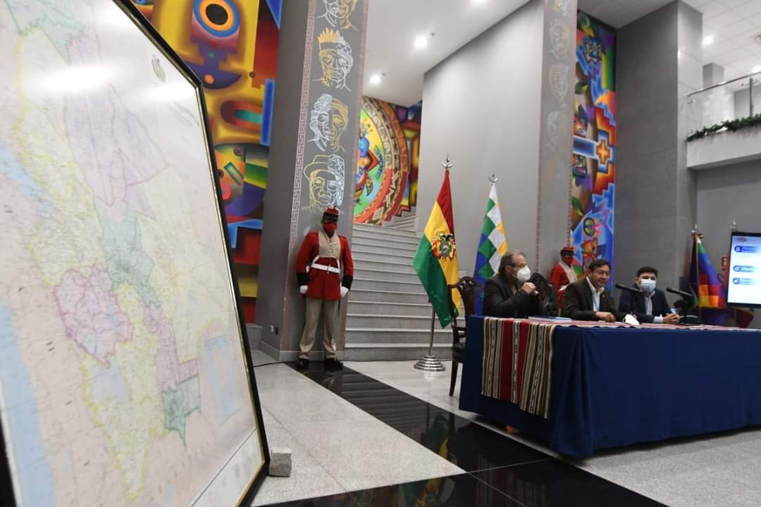 Anunciamos el descubrimiento de un nuevo megacampo de gas en #Bolivia. Después de 12 años, YPFB encontró esta reserva de un trillón de pies cúbicos, ubicada en #Chuquisaca. El pozo Boicobo Sur-x1 es un regalo de nuestra Pachamama para todas y todos los bolivianos.