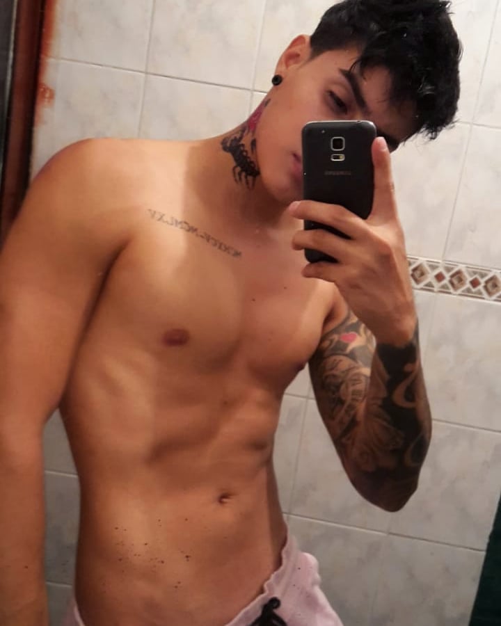 El_David1620's tweet photo. Sígueme estaré subiendo más fotos toca la foto dos veces y mira lo que pasa 👇🎄😈💥💣❤#gym #FelizNavidad #Ankara #MorboPublico #modelos #onlyfansslut https://t.co/jLH1v2PpkW