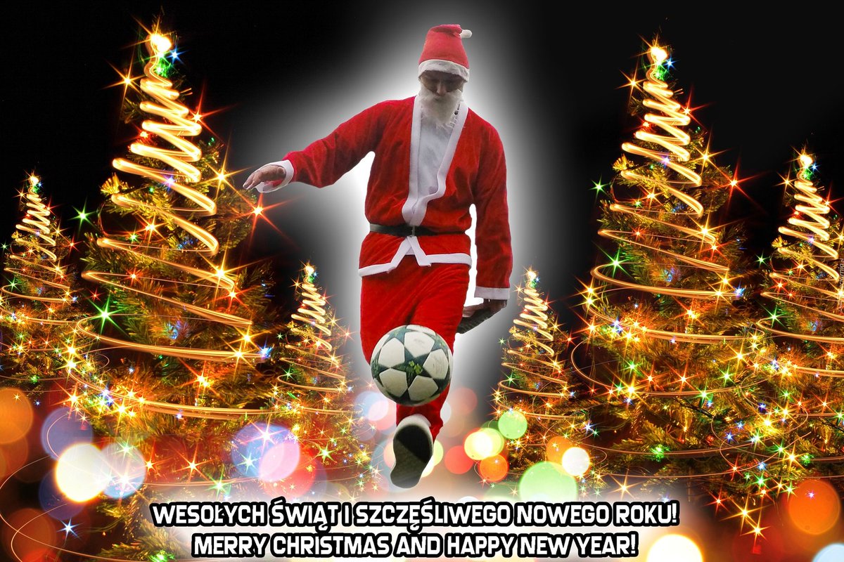 🎅⚽️😊 #pawelskora #freestylefootball #pilkanozna #football #trikipilkarskie #merrychristmas #wesolychswiat #wigilia #christmaseve #newyear #nowyrok #swieta #freetime #zyczenia #wishes #holidays #choinka #christmastree #santaclaus #swietymikolaj #czwartek #thursday