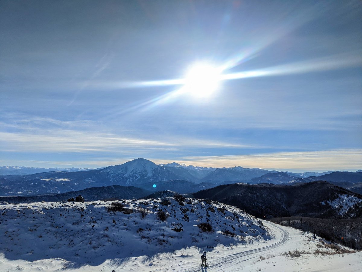 Josh_j_Mattson's tweet photo. @COAvalancheInfo Lots of wind loading can be seen from the top of @skisunlight this morning. #coavyobs https://t.co/qRBsOZ8ltW