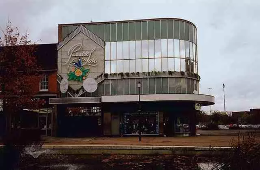 neonradio's tweet photo. 8:15pm tonight, we go back in time and play out the entire Christmas Eve 1986 from Paradise Lost Nightclub, Watford. It was known as "the most beautiful discotheque in the world" and attracted punters from all over London &amp; the Home Counties from Nov 1985 - Dec 1992 @Watford https://t.co/QATmIQx5mJ