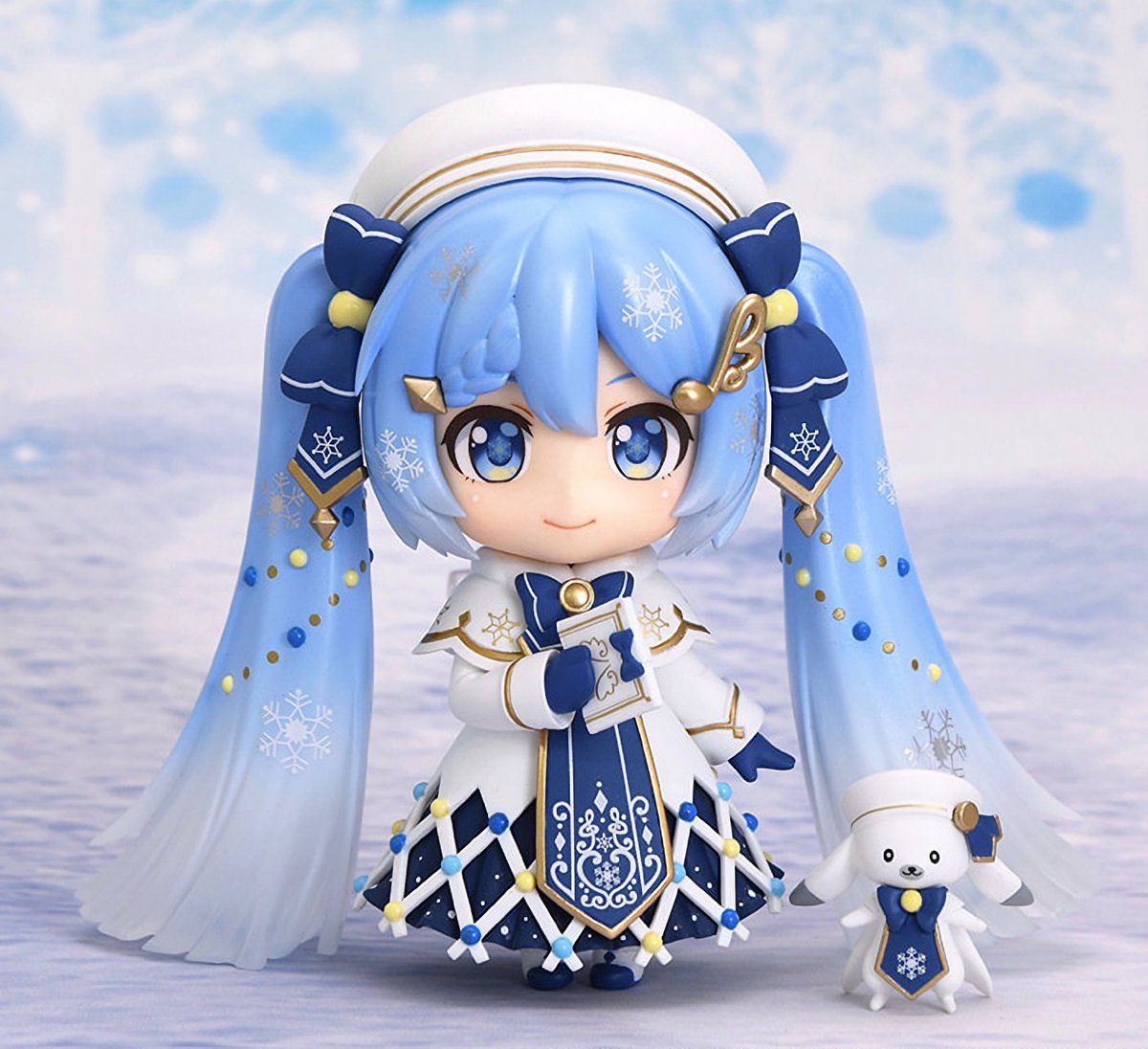 now onto the final snow miku,, SNOW MIKU 2021!! my absolute favorite snow miku design im so happy she won the contest