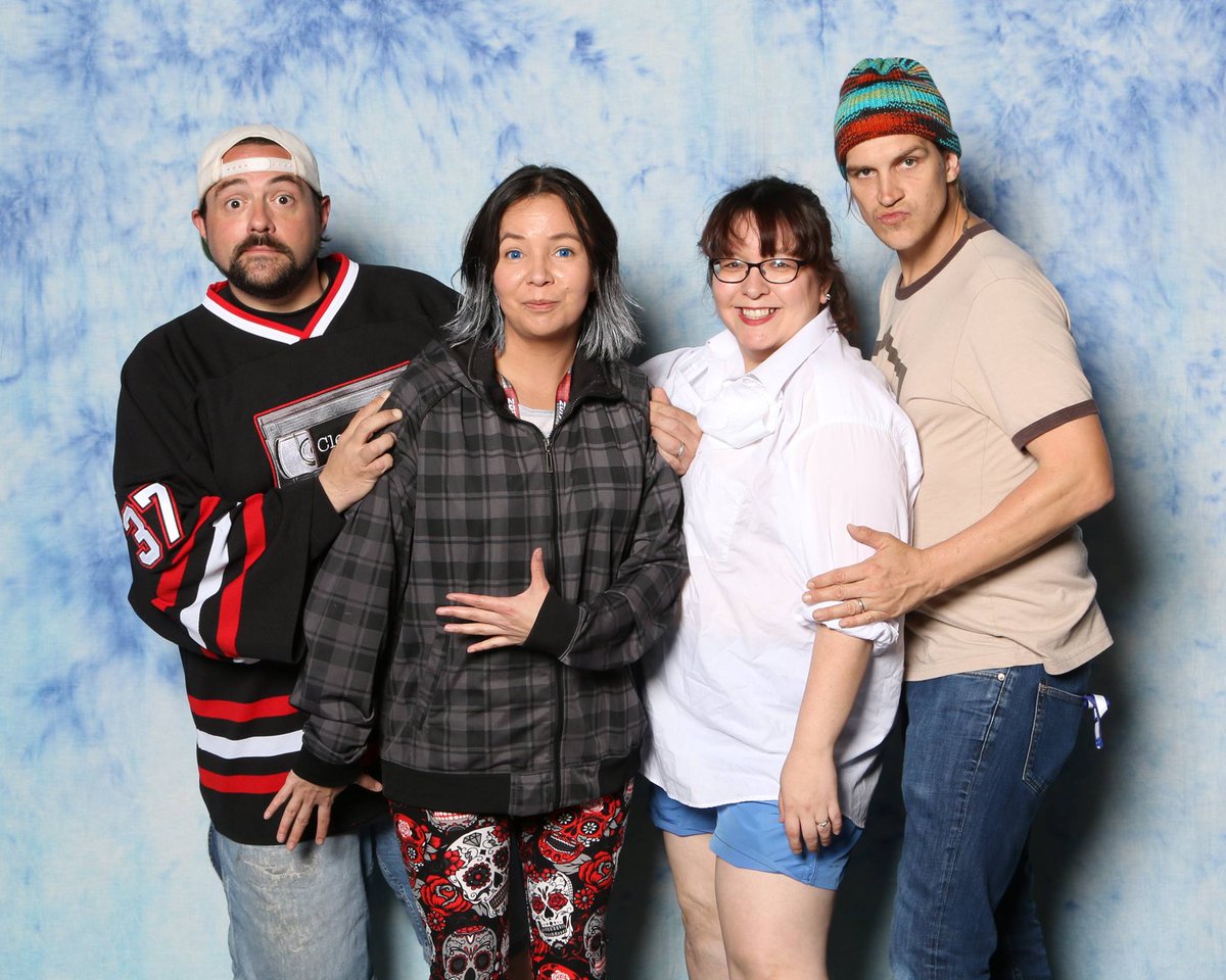 QOTW1973's tweet photo. @ThatKevinSmith Today's my birthday! Can I get a birthday shout-out, please? (pic of me and my boo'ful sister from Calgary Expo a couple years back) https://t.co/WLlbjvsj8B