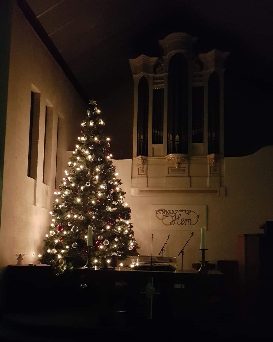 VEGHeerde's tweet photo. #kerstavond om 21.30 uur, #eerstekerstdag om 10.00 uur en #tweedekerstdag om 10.00 uur zijn via https://t.co/sH8HdXeCDT onze kerstdiensten online te volgen. #kerst2020. https://t.co/qAKMa4xAez