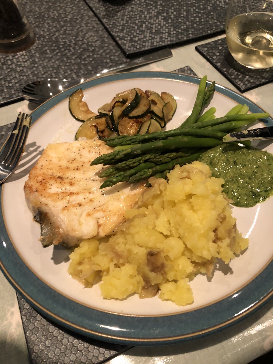 KingTekkers's tweet photo. Scenes of utter degustation after the traditional Christmas Eve fish dinner #justforthehalibut https://t.co/jQxyYPfX9M