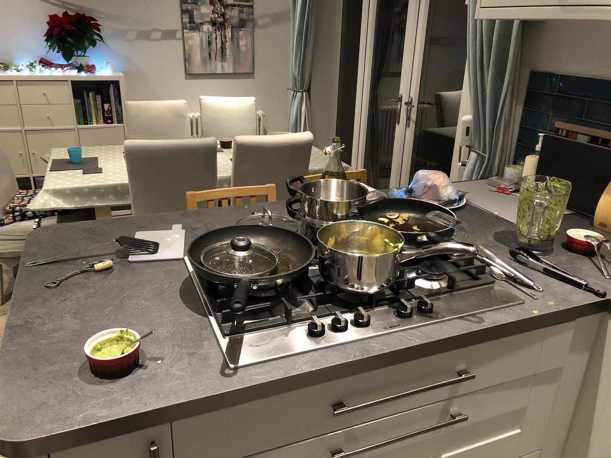 KingTekkers's tweet photo. Scenes of utter degustation after the traditional Christmas Eve fish dinner #justforthehalibut https://t.co/jQxyYPfX9M