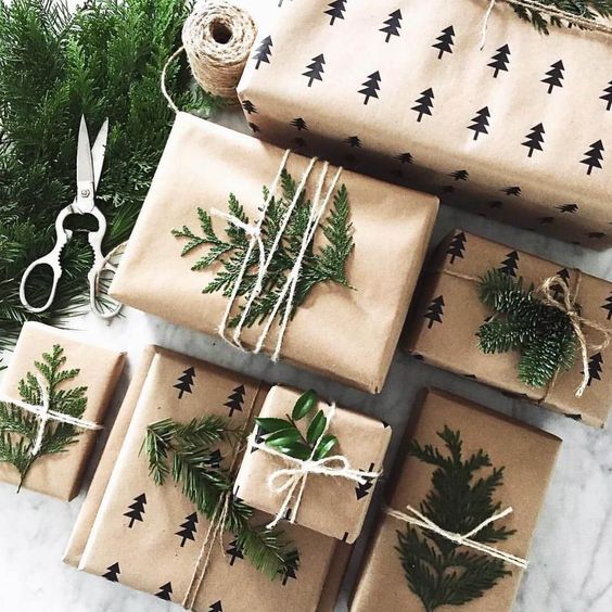 26 декабря - Международный день подарков🎁. Отличное время, чтобы купить родным и друзьям все, что запланировали. И на всякий случай загляните под елку, вдруг вас там тоже ждет подарок🎄