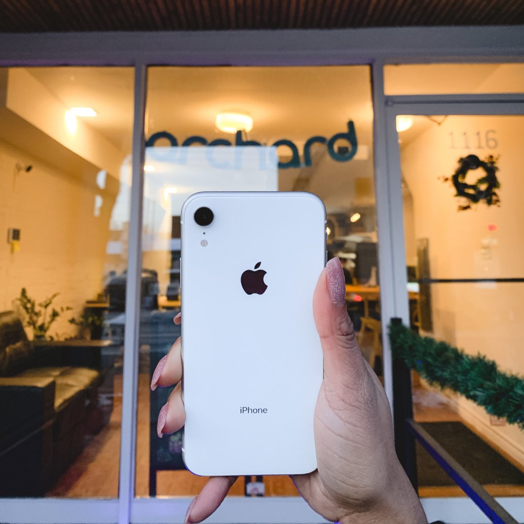 TheOrchardApp's tweet photo. Are you ready for our Boxing Day sale…? 👀🎁
In case you missed it: on Saturday, Dec 26th, Orchard is slashing prices on ALL smartphones and iPads by 10% for 24 hours only.

#boxingdaysale  #boxingday2020 #boxingday  #boxingdayshopping #boxingdayspecial #iphone https://t.co/TEAQzr7IuT
