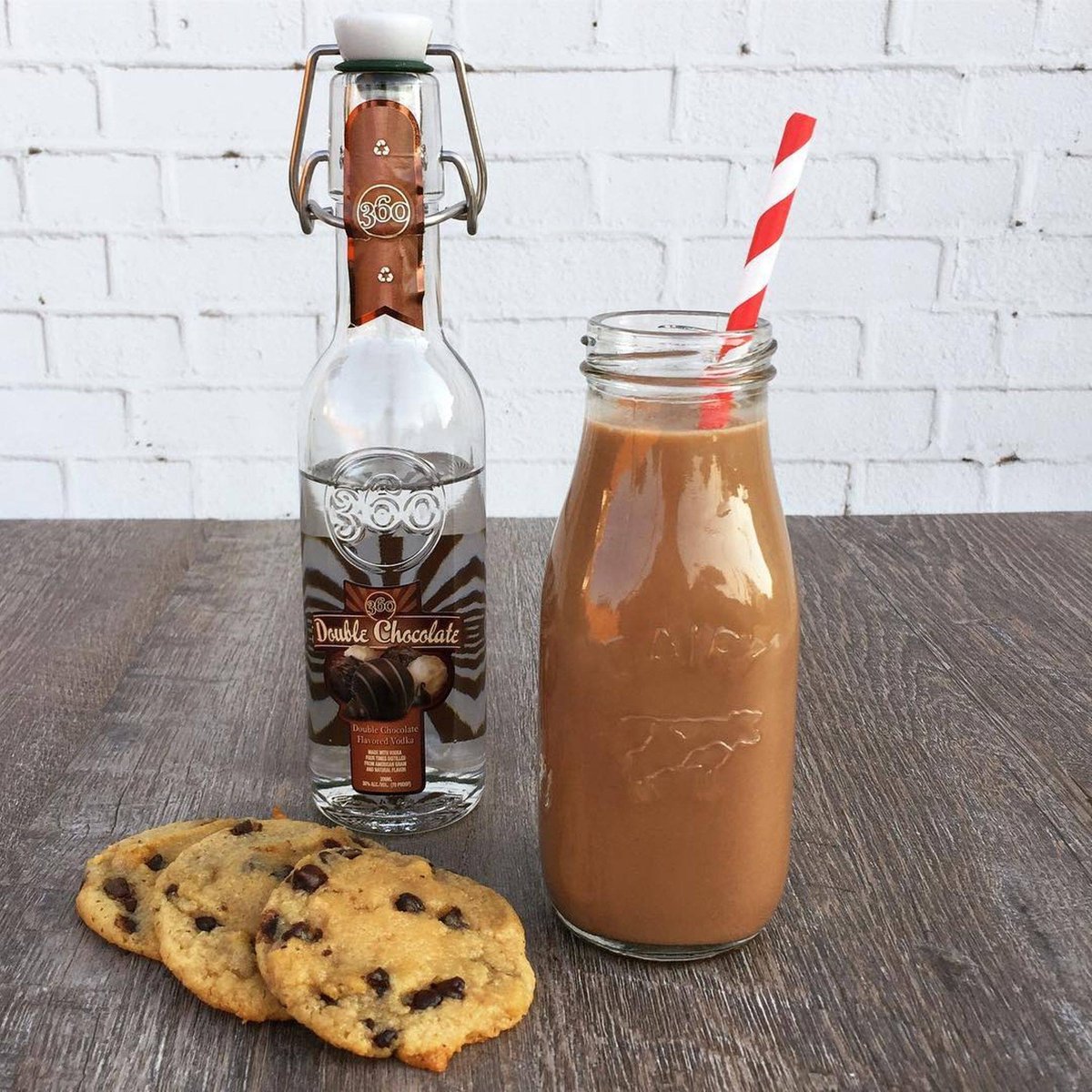 Milk and cookies done right. 🍪🍫🎅 #360vodka #HoHoHo