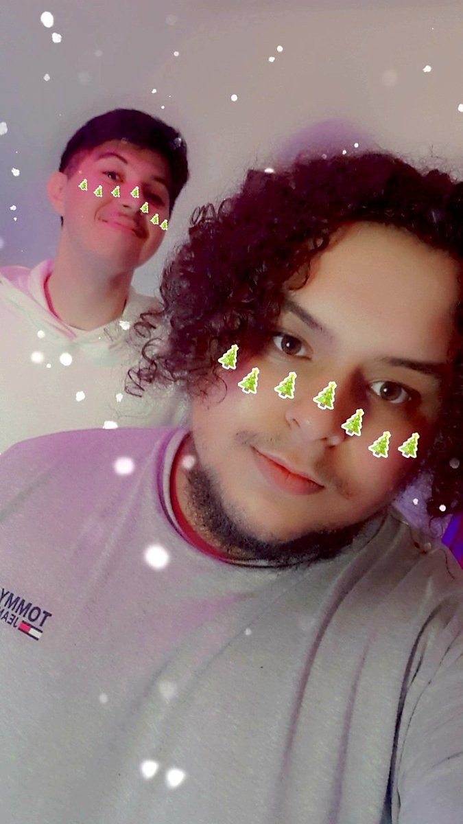 BOOSTY_BOOST's tweet photo. Wassim et moi, on vous souhaite un joyeux Noël ! 🎅 🎄 #Noel2020 #JoyeuxNoel https://t.co/LfhG7E51YZ