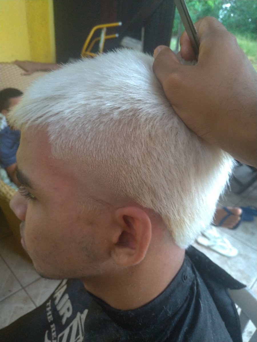 2Deducorte's tweet photo. Ritmo de natal tá assim por aqui ❄️
🎅

Barbearia aberta pra todos que deixaram pra cortar de última hora ! Só vir rapaziada ! https://t.co/XlYQhFx4qW