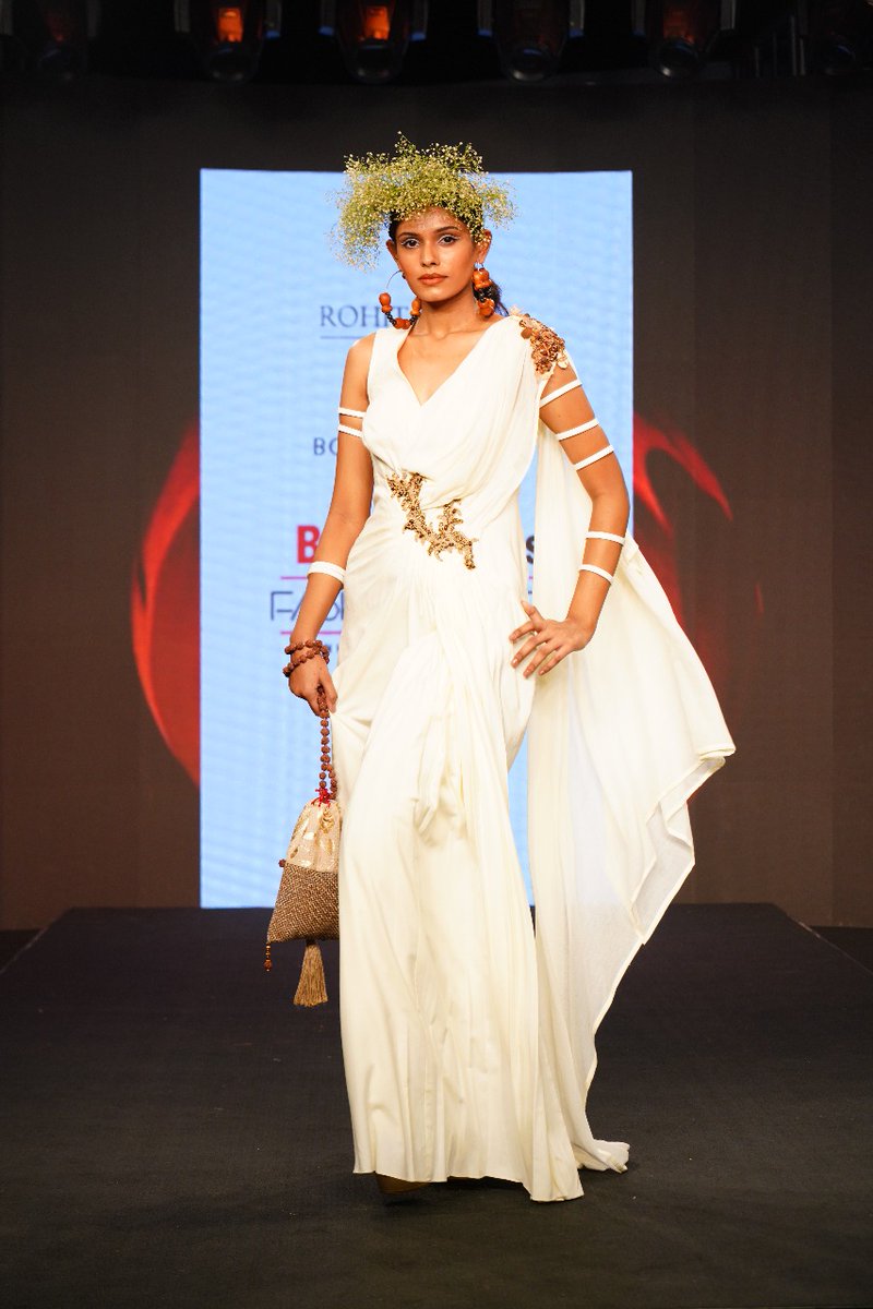 TimesFashionWk's tweet photo. Presenting India's handwoven creativity, with his own innovative touch at the #BombayTimesFashionWeek is @TheRohhitVerma, with his collection VRRIDH!
#BombayTimesFashionWeek #BTFW2020 #TimesFashionWeek #VirtualFashionWeek #VirtualEdit #BombayRealty #DarwinPlatform https://t.co/uTgkBmKN9r