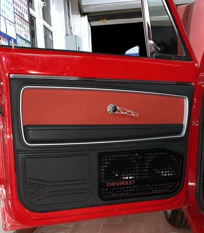 🎶🔊👌 Beautiful build on this old school Chevy with a touch of modern all done by Install Sound.

#12voltmag #caraudio #subwoofer #audio #audiomobil #bass #caraudiofab #chipeo #carstereo #caraudiofabrication #caraudiosystem #spl #car #soundquality #basshead